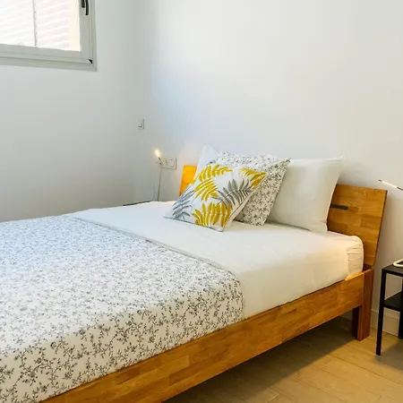 4 Bed Residential Palm Beach C2 *